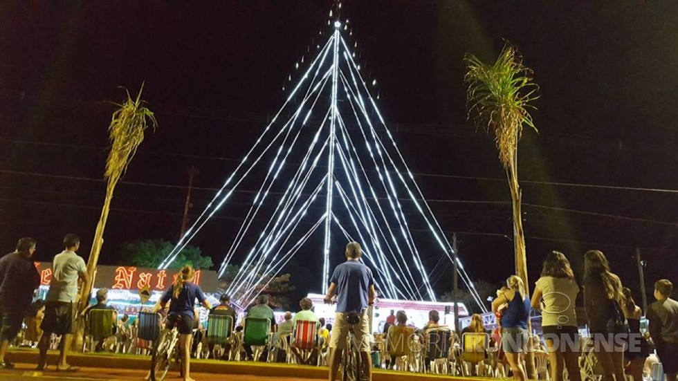 || Evento natalino junto ao pátio da Rádio Tropical FM, de Quatro Pontes, dezembro de 2017. 
Imagem: Acervo Imprensa - PM-Quatro Pontes - FOTO 14 - 