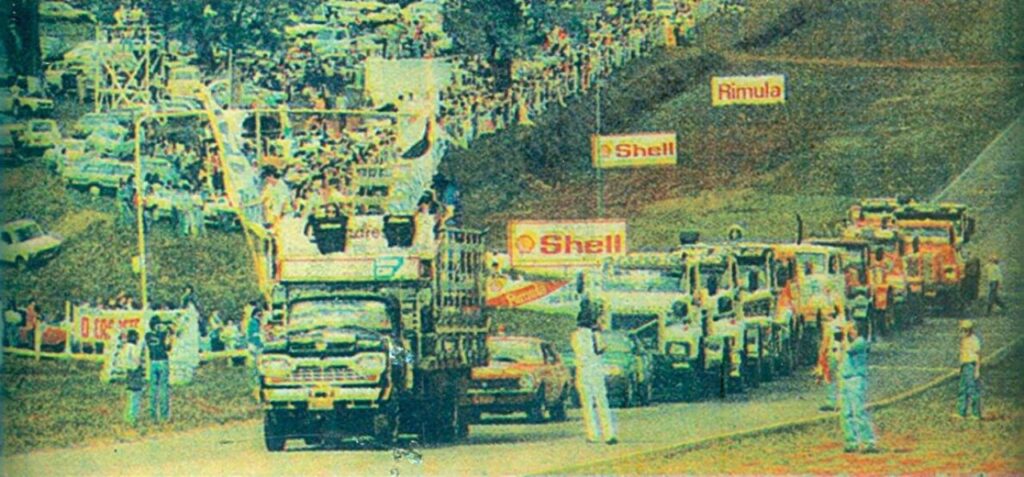 || Abertura (provável) da 1ª Copa de Fórmula Truck do Brasil, em Cascavel, em setembro de 1987.
Imagem: Acervo de Cascavel Histórica - crédito de Xico Tebaldi - FO 11 -