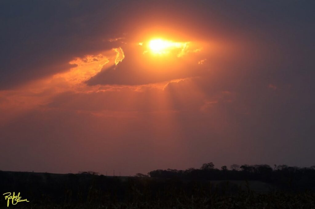 || Pôr do sol no município de Marechal Cândido Rondon em 04 de setembro de 2021. Foto feita desde a Linha Arara pelo fotógrafo rondonense Rafael Orlando Sturm - FOTO 24 -