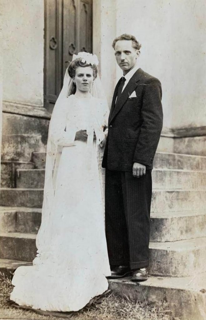|| Casal pioneiro rondonense Olivia Maria e Caetano Marcon  que casaram em setembro de 1945, na cidade de Casca (RS).
Imagem: Acervo Dilce Richter  - FOTO 7 -