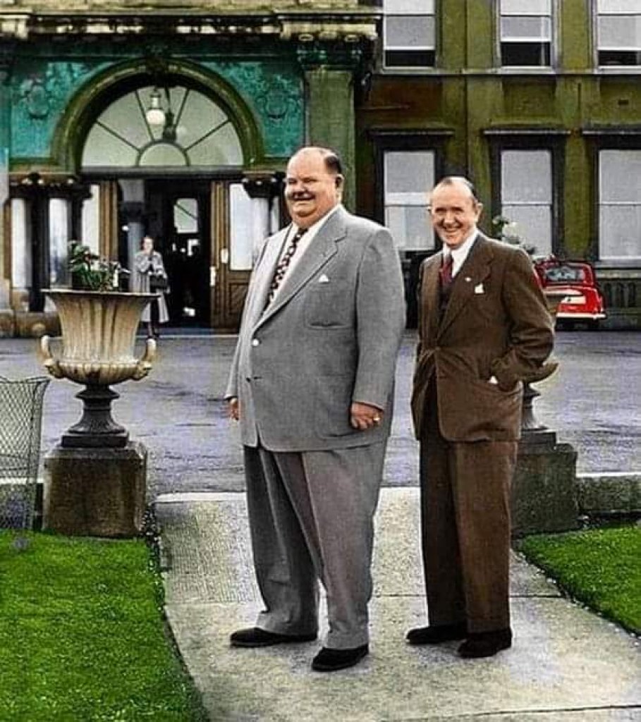 || Norvell  Hardy (o Gordo), ele falecido em  agosto de 1957.
Na foto, com seu parceiro  de cinema, Arthur  Stanley Jefferson (o Magro).
Imagem: Acervo arquiteto Walter Dysarsz - Foz do Iguaçu - FOTO 3 -