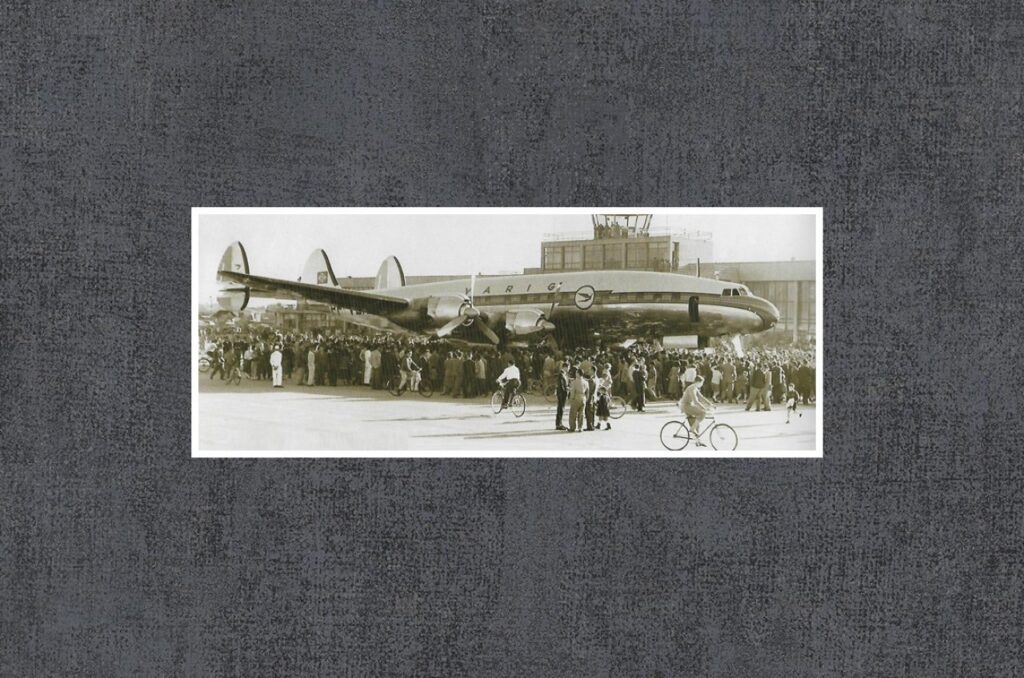 || Chegada do primeiro Super Constellation em Porto Alegre, em julho de 1955. 
Imagem: Acervo Varig Airlines - FOTO 6 -
