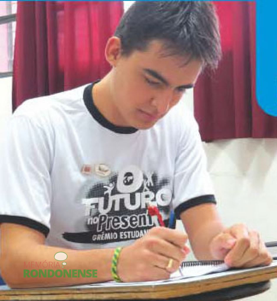 João Eduardo Santos, aluno do Colégio Rui Barbosa, selecionado para participar do Parlamento Jovem Brasileiro. 
Imagem: Acervo O Presente