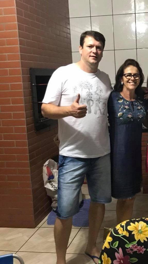 || Engenheiro civil Damiano André Geram e sua mãe Loni Geram que fundaram a  Construtura Geram, na cidade de Marechal Cândido Rondon, em agosto de 2010.
Imagem: Acervo particular/Facebook - FOTO 10 -