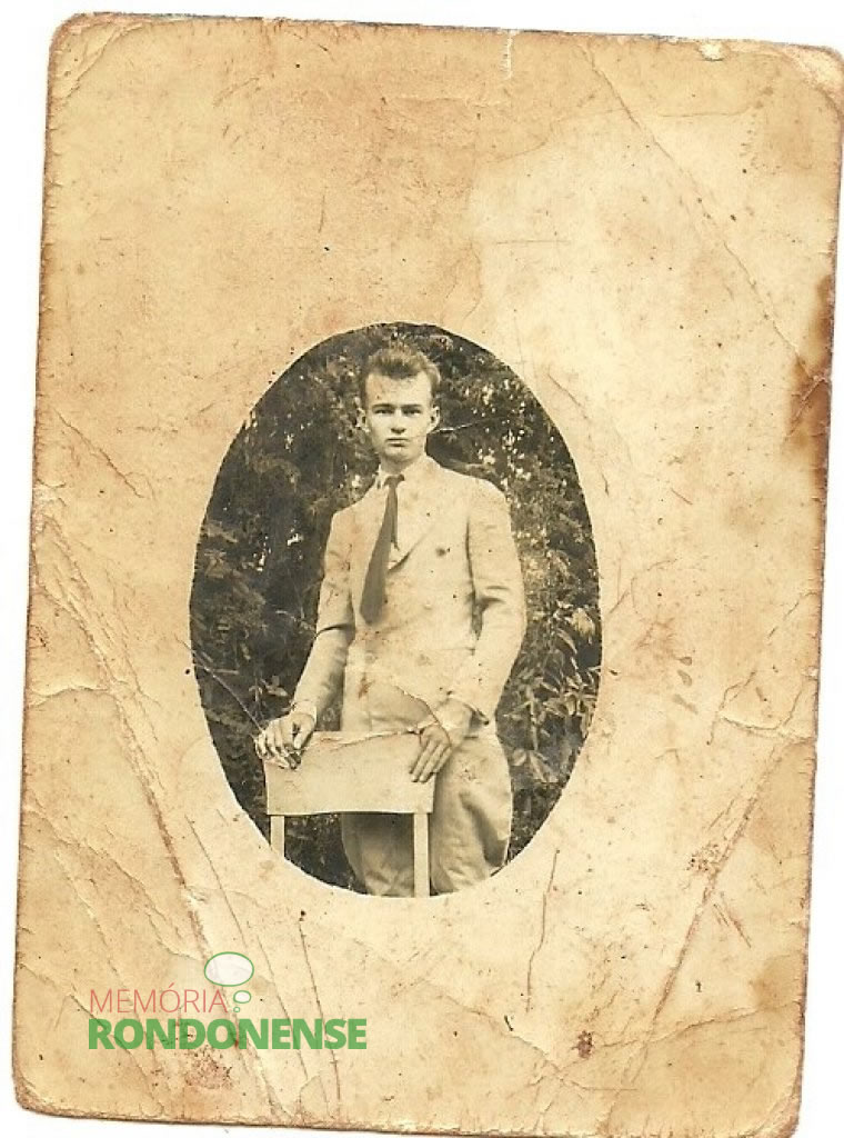 Jovem Ewaldo Graff, pioneiro de Marechal Cândido Rondon,onde chegou com a sua família em 08.10.1953.
Imagem: Acervo Vilton Graff