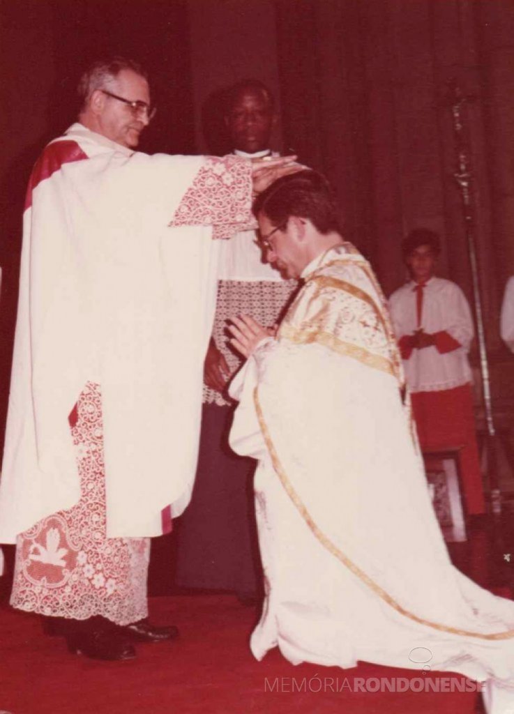 || Sagração episcopal de Geraldo Majella Agnelo na Catedral da Sé, na cidade de São Paulo, pelo cardeal Evaristo Arns, em agosto de 1978.
Imagem: Acervo CNBB2 - FOTO 14 -