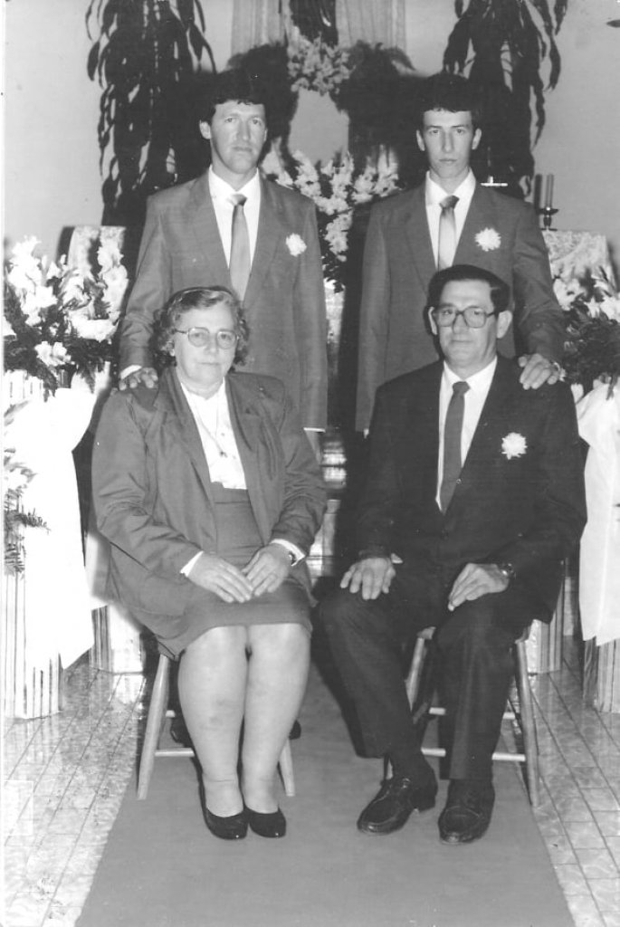 || Casal Melita e Mildon Fiorini com os filhos Adir (e) e Edir, que chegou de mudança em Marechal Cândido Rondon, em outubro de 1968.
Imagem: Acervo da família - FOTO 2 -
