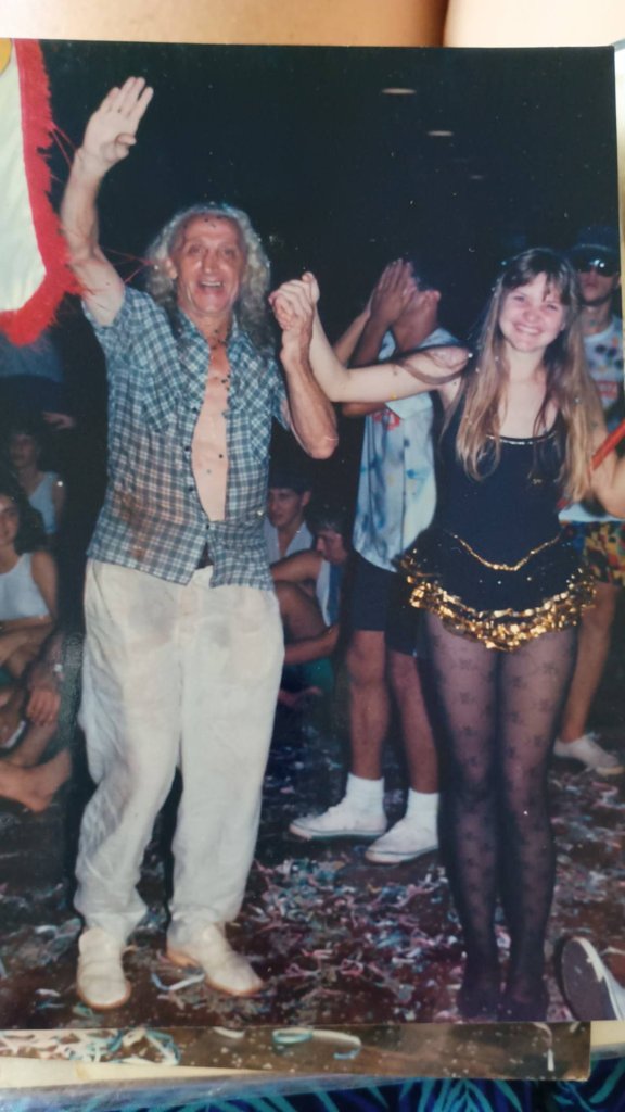 || Rondonense Josef Hanser com a comunicadora Giovana Diesel, ele falecido em agosto de 2002.
Imagem: Acervo de Giovana Diesel - FOTO 8 -