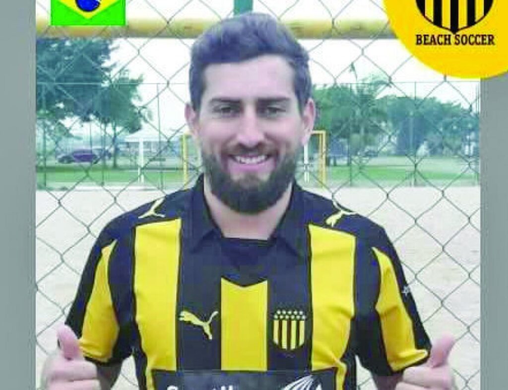 || Atleta Hiago Alaor Weiss que disputou campeonato de Beach Soccer pelo Club Atletico Peñarol, do Uruguai, em final de julho de 2018. 
Imagem: Acervo O Presente - FOTO 15 -