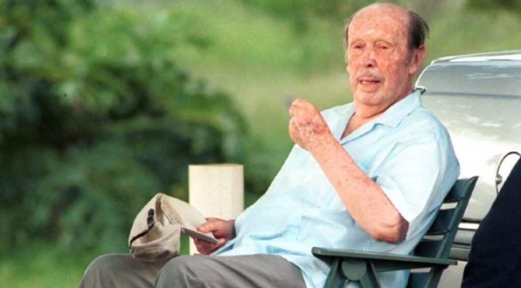 || Alfredo Stroessner tomando banho de sol no Lago Paranoá, em Brasília.
Imagem: Acervo Diario Hoy - FOTO 12 -
