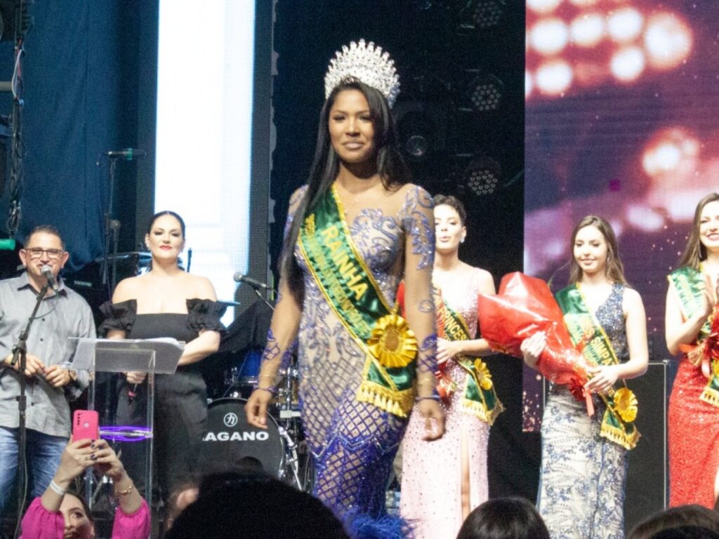 || Talia Mainara Ferreira, eleita Rainha da 50ª  Festa Nacional do Porco no Rolete, de Toledo, em setembro de 2023.
Imagem: Acervo Plantão Toledo - FOTO 28 -