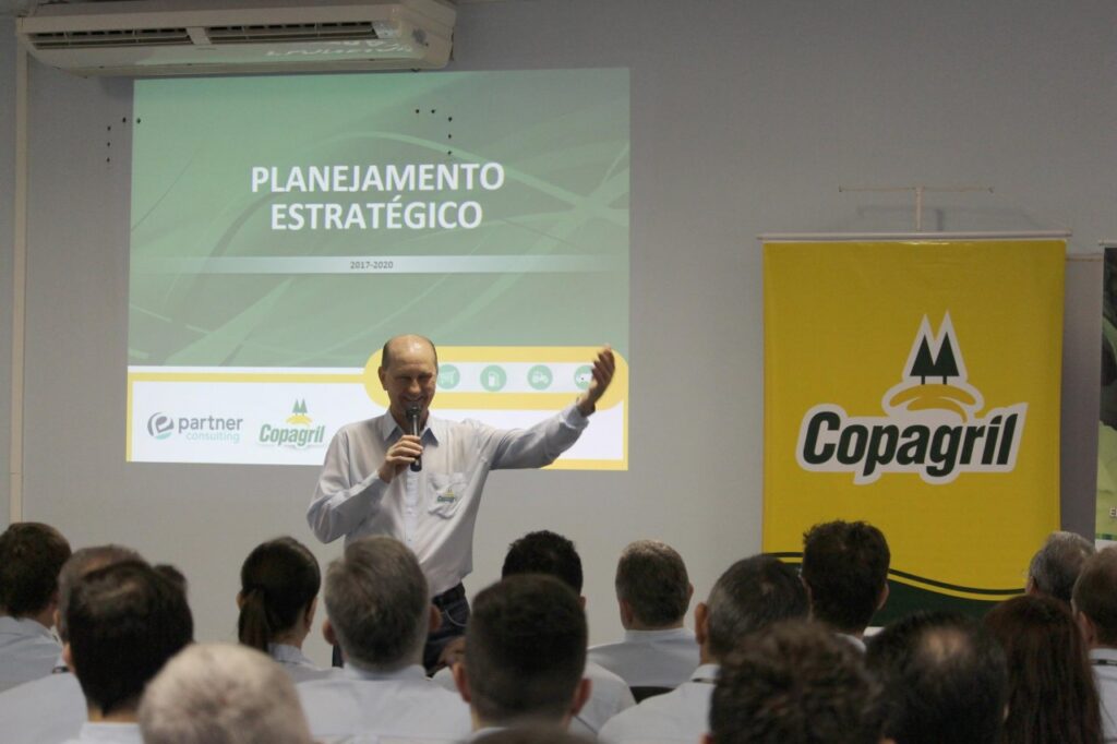 || Ricardo Silvio Chapla, diretor-presidente da Copagril, fazendo lançamento do projeto Rota 50. 
Imagem: Acervo Imprensa Copagril - Crédito: Carina Ribeiro - FOTO 22 -