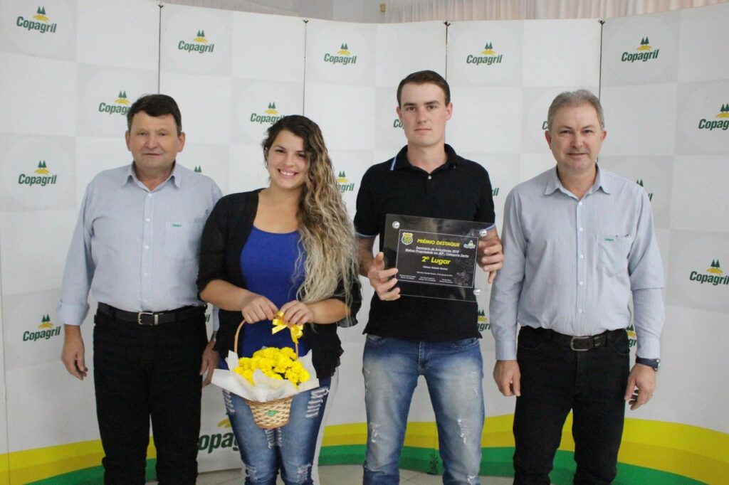 || Produtor Valmor Ademir Escher  e esposa. de  Marechal Cândido Rondon, 2º lugar na categoria " Melhores em IEP e Fidelização Aviários Dark House". 
Imagem: Acervo Comunicação Copagril - Crédito: Carina Ribeiro - FOTO 25 -