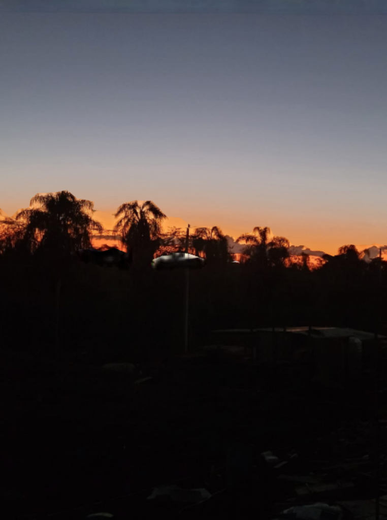 || Entardecer no município de Marechal Cândido Rondon (PR), em 11 de Outubro de 2021.
Imagem e crédito da pioneira rondonense Ilda Bet - FOTO 14 -