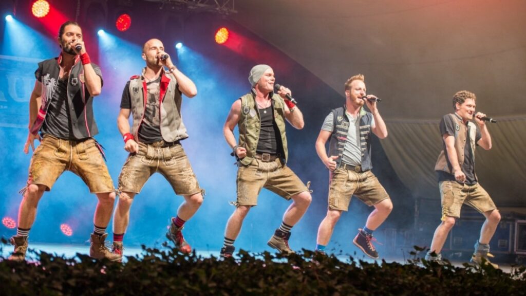 || Banda alemã Voxxclub que se apresentou na 30ª Oktoberfest de Marechal Cândido Rondon, em outubro de 2018.
Imagem: Acervo AquiAgora.net - FOTO 21 -