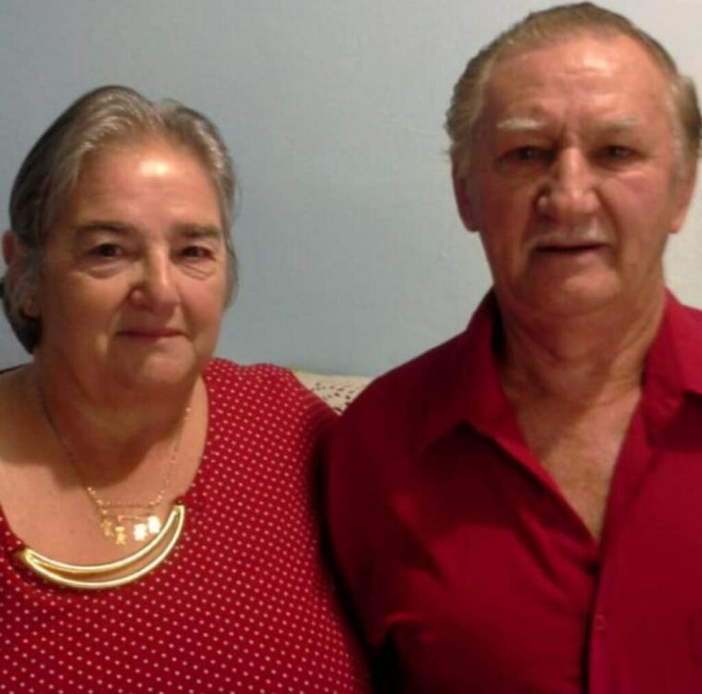 || Casal Maria (nascida Borelli) e Azelindo Langer que comemorou bodas de ouro, em setembro de 2021.
Imagem: Acervo Denise Langer - FOTO 9 -