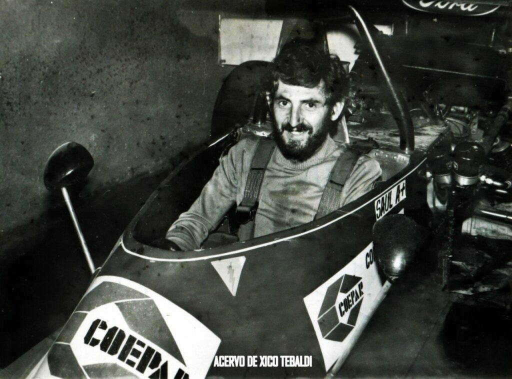 || Automobilista cascavalense Saul Caús, falecido em julho de 2009.
Imagem: Acervo Cascavel Histórica - crédito de Xico Tebaldi - FOTO 17 -