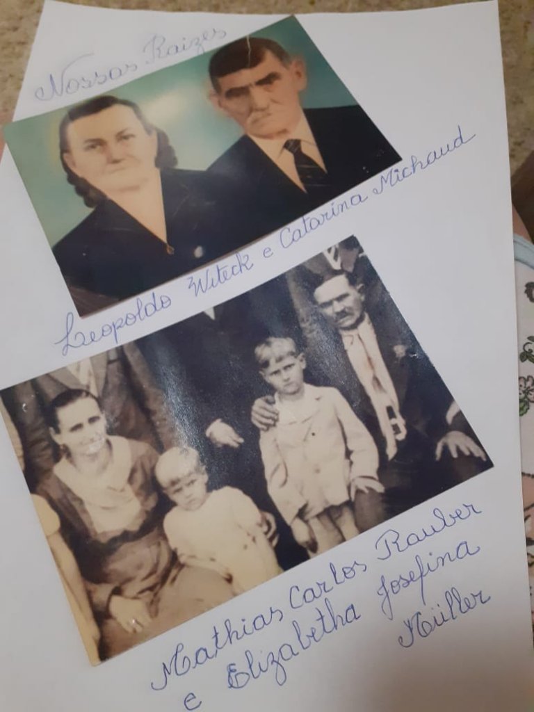 || Avós paternos e maternos dos filhos do casal Hilda (nascida Rauber) e Leopoldo José Witeck.
Imagem: Acervo Izoldi Witeck Adams - FOTO 27 -