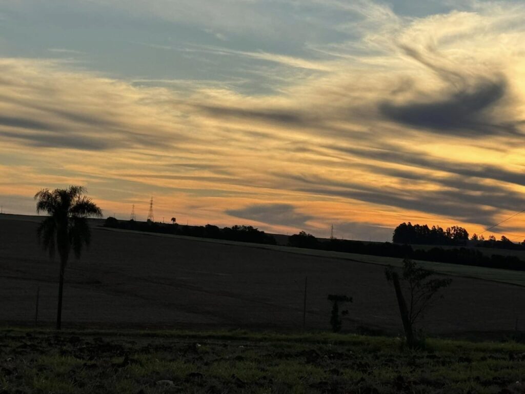 || Amanhecer na região da cidade de Cascavel (PR), em 11 de agosto de 2024.
Imagem: Acervo e crédito de Aílton Santos / Tarobá Cascavel / Facebook - FOTO 30 -