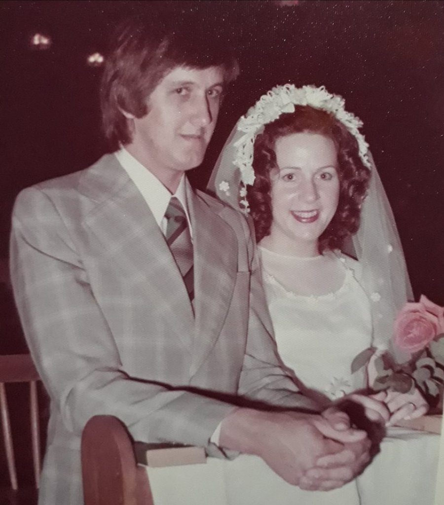 || Noivos Darci Andrioli e Elenice Gerlach durante a celebração do casamento na Matriz Católica Sagrado Coração de Jesus., de Marechal Cândido Rondon. 
Imagem: Acervo Juliano Andrioli - FOTO 9 -
