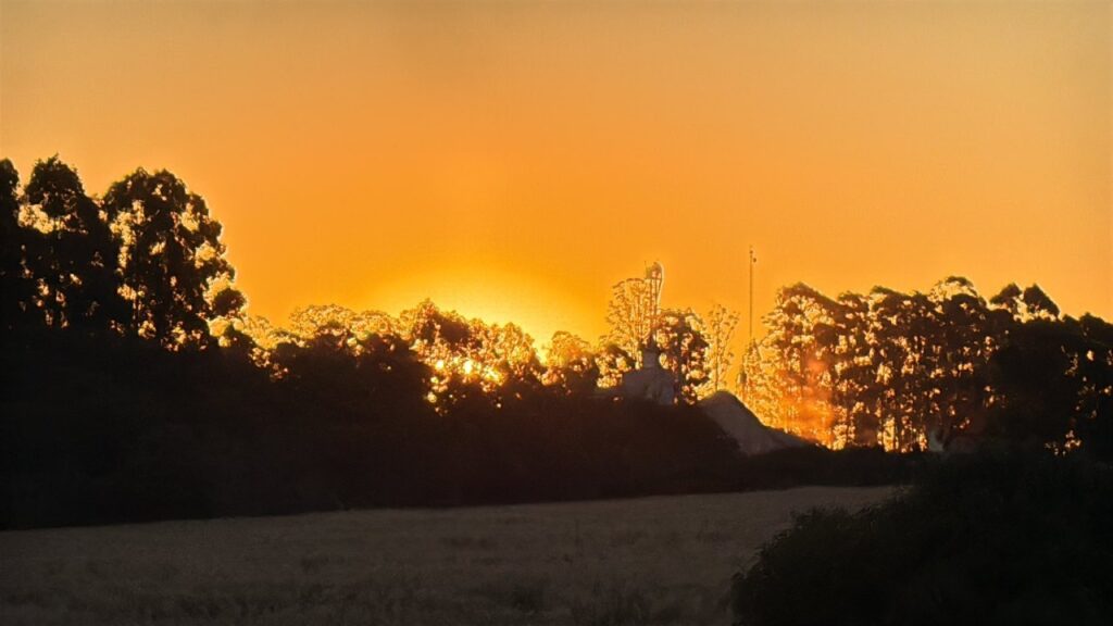 || Pôr do Sol na região da cidade de Cascavel (PR), em 29 de julho de 2025.
Imagem: Acervo de Aílton Santos / Tarobá Cascavel / Facebook - FOTO 24 -