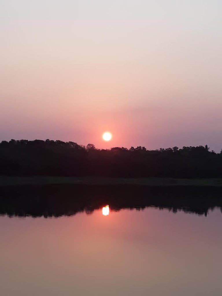 || Entardecer em Entre Rios do Oeste, em foto feita a partir da  ponte sobre porção do Lago de Itaipu, no trecho rodoviário que interliga a cidade com a sede municipal de Pato Bragado, em 29 de agosto de 2020.
Imagem e crédito: Alcindo Schneideres - Entre Rios do Oeste - FOTO 16 -