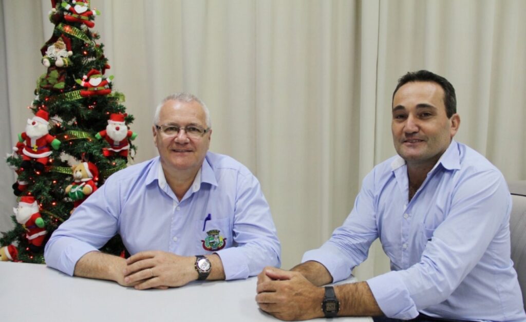 || Leomar Rohden (e) e Dirceu Anderle  - eleitos prefeito e vice-prefeito de Pato Bragado, em outubro de 2016.
Imagem: Acervo AquiAgora.net - FOTO 12 -