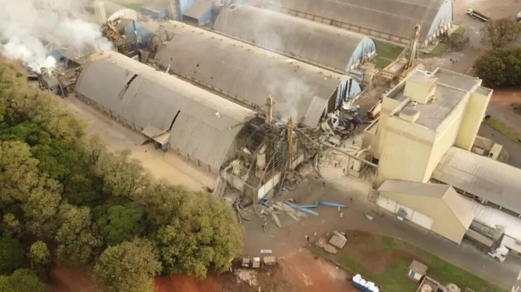 || Armazéns da Cooperatica C-Vale danificados com a explosão em julho de 2023.
Imagem: Acervo Canal Rural - FOTO  29 -