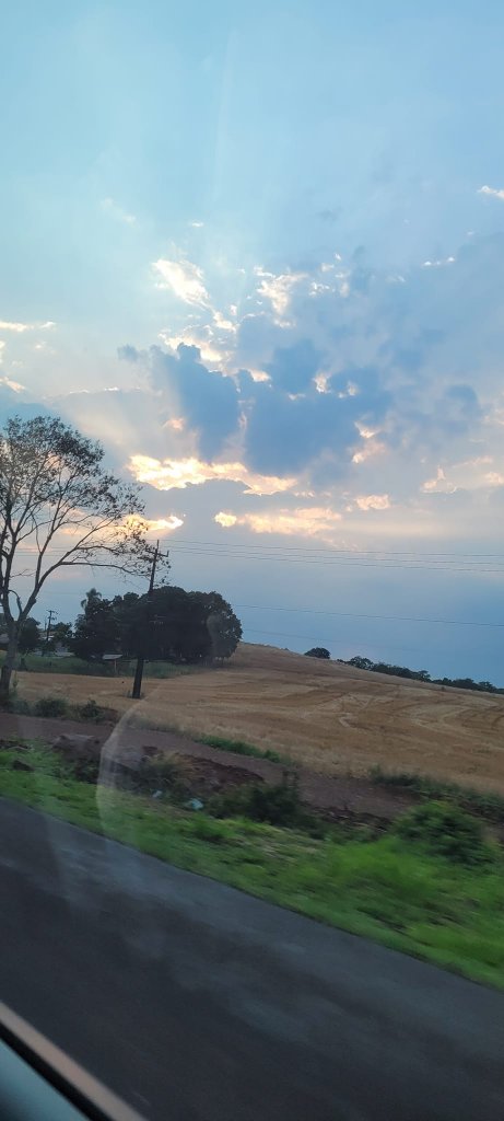 || Entardecer no interior do município  de Marechal Cândido Rondon em 11 de outubro de 2023.
Imagem: Acervo e crédito da pioneira rondonense Ilda Bet - FOTO 17 -