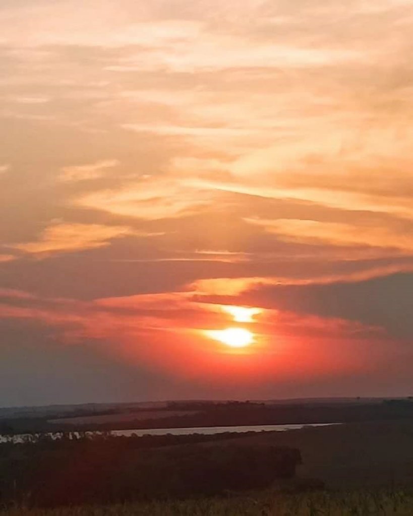 || Pôr do sol em Marechal Cândido Rondon, em foto clicada com vista para o Lago de Itaipu, em 02 de setembro de 2023.
Imagem: Acervo e crédito do rondonense Jair Meller - FOTO 30 -