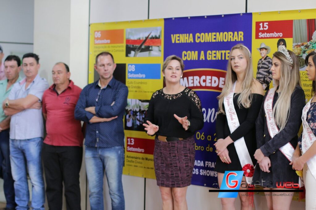 || Prefeita Cleci Rambo Loffi  fazendo o lançamento oficial da agenda programática dos festivos alusivos ao 25 º aniversário do município de Mercedes. 
Imagem: Acervo AGazetaweb - FOTO 14 -