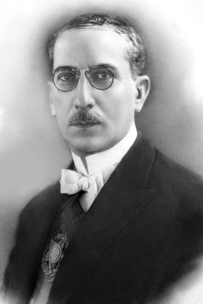 || Presidente Arthur da Silba Bernardes que assinou o decreto que estabeleceu o 1º de maio como Dia do Trabalho no Brasil, em setembro de 1924.
Imagem: Acervo Wikipédia - FOTO 2 -