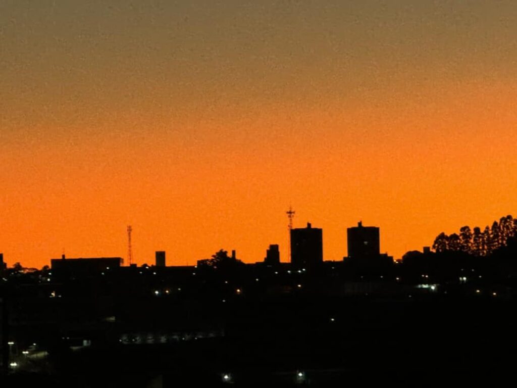 || Amanhecer na cidade de Cascavel (PR), em 10 de agosto de 2024.
Imagem: Acervo e crédito Aílton Santos / Tarobá Cascavel / Facebook - FOTO 21 -