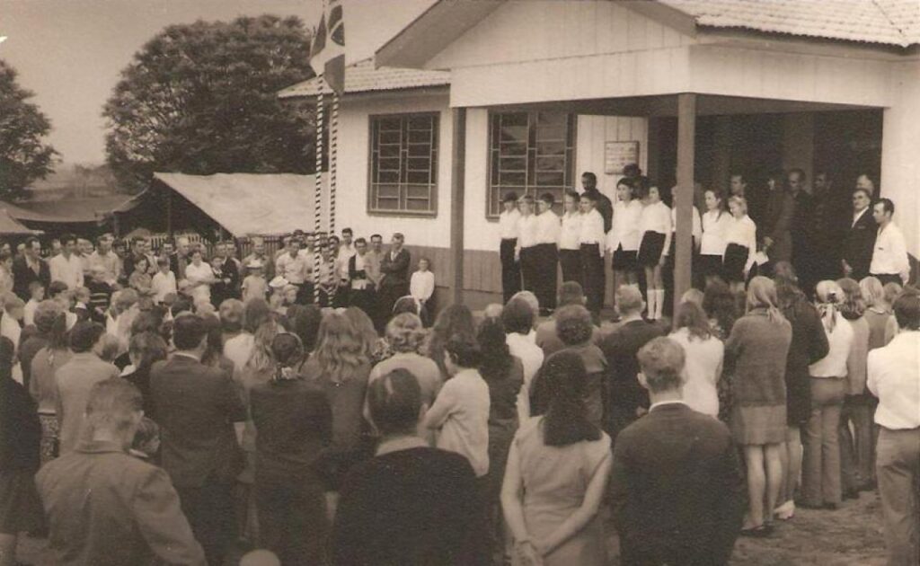 || Outro aspecto da inauguração da Escola Municipal Pedro Álvares Cabral. 
Imagem: Acervo Jorge Pedro Freitag - FOTO 9 -