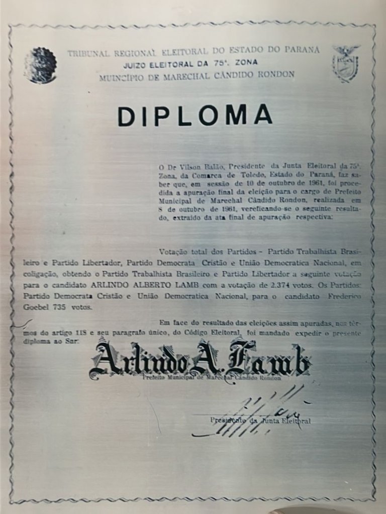 || Diploma expedido pela Justiça Eleitoral como 1º prefeito eleito de Marechal Cândido Rondon, em outubro de 1961.
Imagem: Acervo Câmara Municipal de Marechal Cândido Rondon - FOTO 4  -