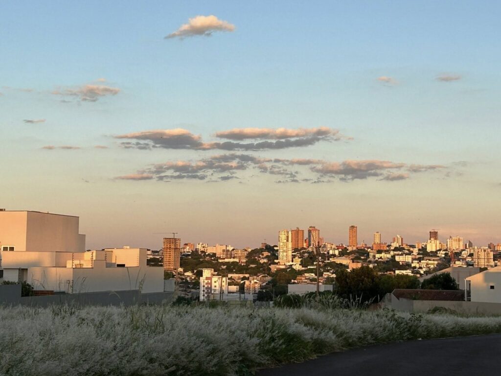 || Amanhecer na cidade de Cascavel (PR), em 27 de setembro de 2025.
Imagem: Acervo e crédito de Ailton Santos / Tarobá Cascavel / Facebook - FOTO 17 -