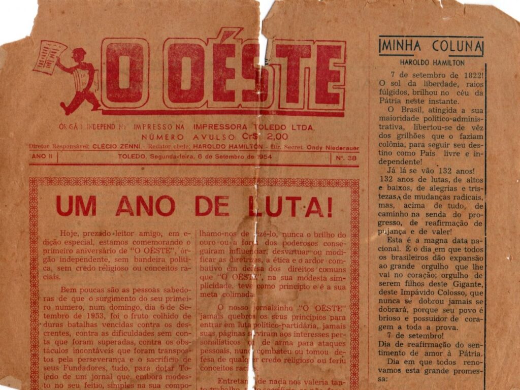 || Parte superior da capa da edição comemorativa de um ano do então jornal "Oeste", em setembro de 1953. 
Imagem: Acervo Maristela Trentini - FOTO 2 -