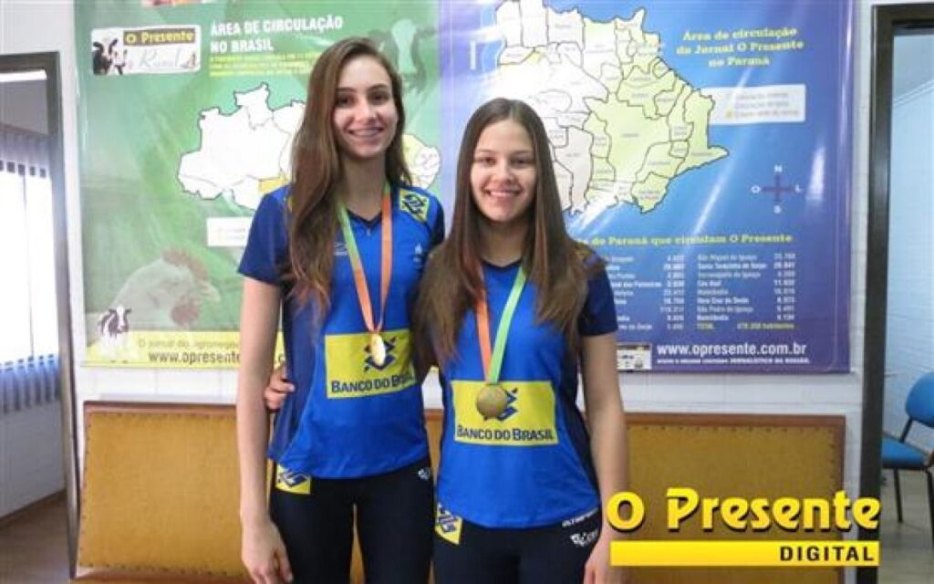 || Larissa Besen e Júlia Moreira Gobs, atletas rondonenses de vôlei medalhistas de ouro no campeonato Sul-Americano, em Lima, Perú. 
Imagem: Acervo O Presente -Crédito: Joni Lang - FOTO 12 -