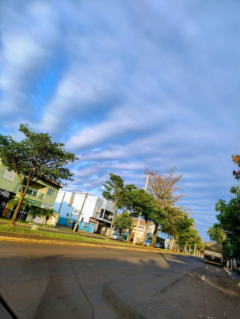 || Nebulosidade avista na cidade de Marechal Cândido Rondon, nas primeiras horas da manhã de 10 de outubro de 2025.
Imagem: Acervo e crédito do rondonense Matias Graff / Facebook - página pessoal - FOTO 23 -