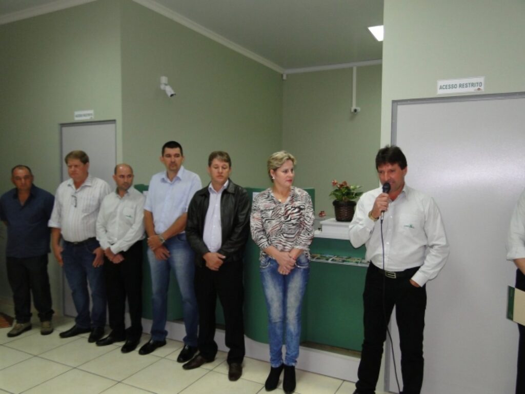 || Momento da solenidade de inauguração da nova agência da Cresol, na sede municipal de Mercedes, em setembro de 2015
Imagem: Acervo AquiAgora.net - FOTO 5 -