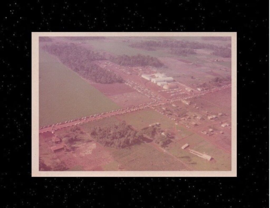 || Vista aérea da festa do município de Marechal Cândido Rondon  junto a Copagril, em julho de 1971.
Imagem: Acervo Projeto Memória Rondonense - Oeste Paranaense - FOTO 13 -