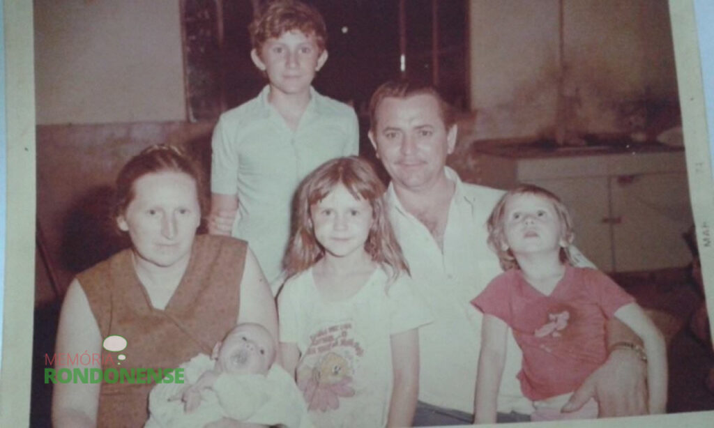 O pioneiro Egon Batschke, com a esposa e filhos. A família foi proprietária da histórica Confeitaria Rondon. (Imagem: Acervo Harri Walter Batschke)