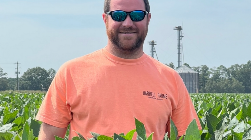 || Sojicultor Alex Harrell, dos Estados Unidos, que bateu o recorde mundial de produção de soja em um hectare irrigado, em agosto de 2023.
Imagem: Acervo Canal Rural - FOTO 18 -