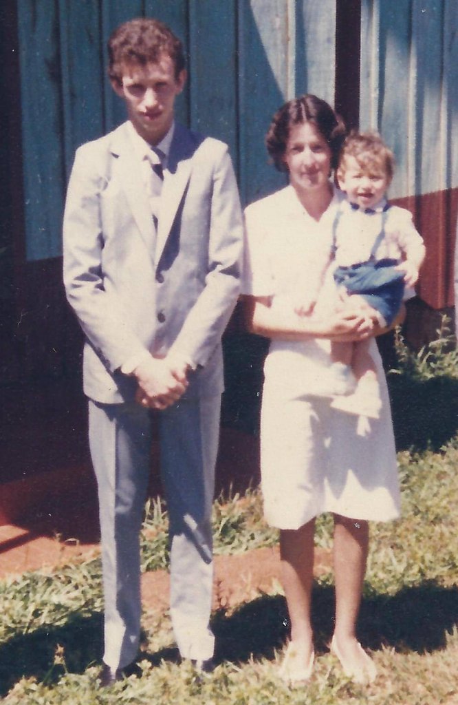 || Casal Celso Weber e Maria Felder que se casaram em final de setembro de 1986, com o filho Marcelo.
Imagem: Acervo do casal - FOTO 6 -