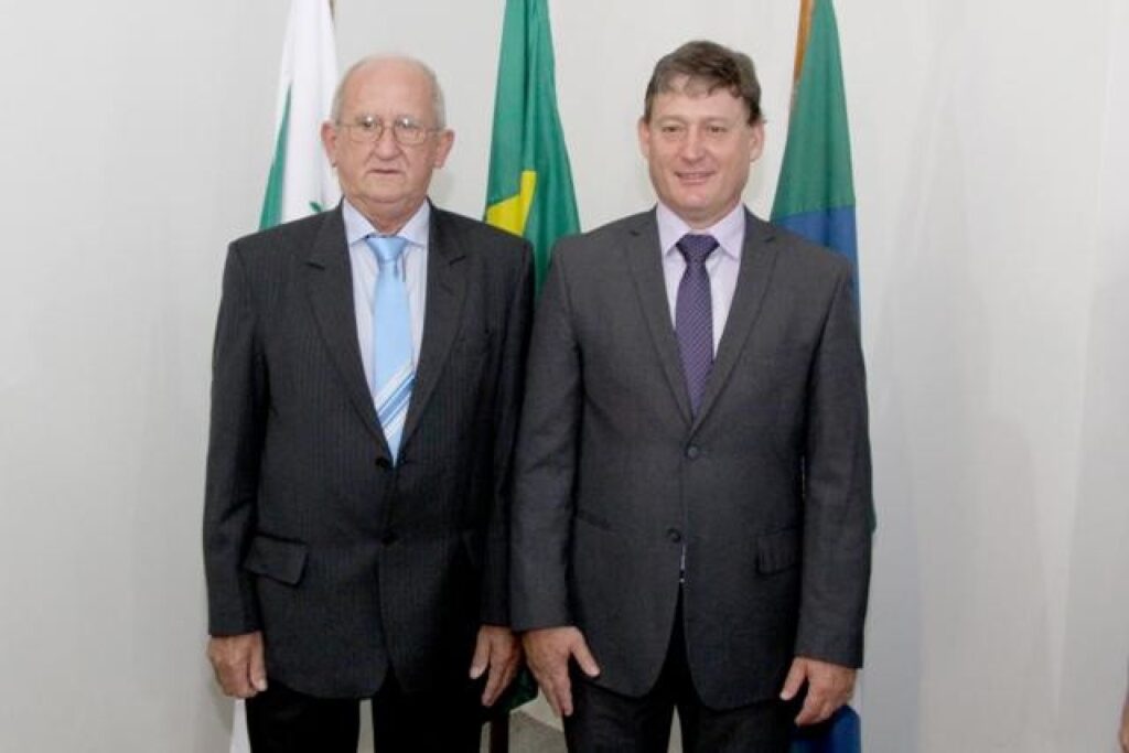 || Jones Heiden (d) e Ari Maldaner reeleitos prefeito e vice-prefeito de Entre Rios do Oeste, respectivamente, em outubro de 2016. 
Imagem: Acervo O Presente - FOTO 11 -